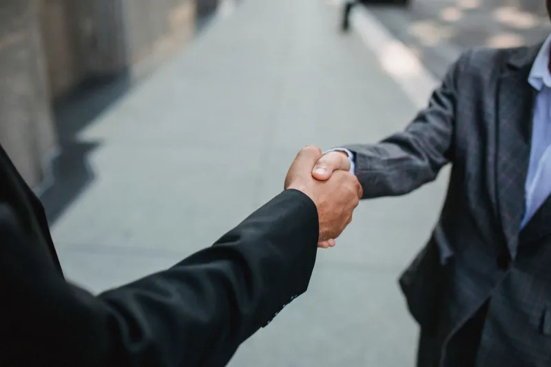 Trust Before Terms: How American Executives Can Master the Art of Relationship-Driven Business in Saudi Arabia